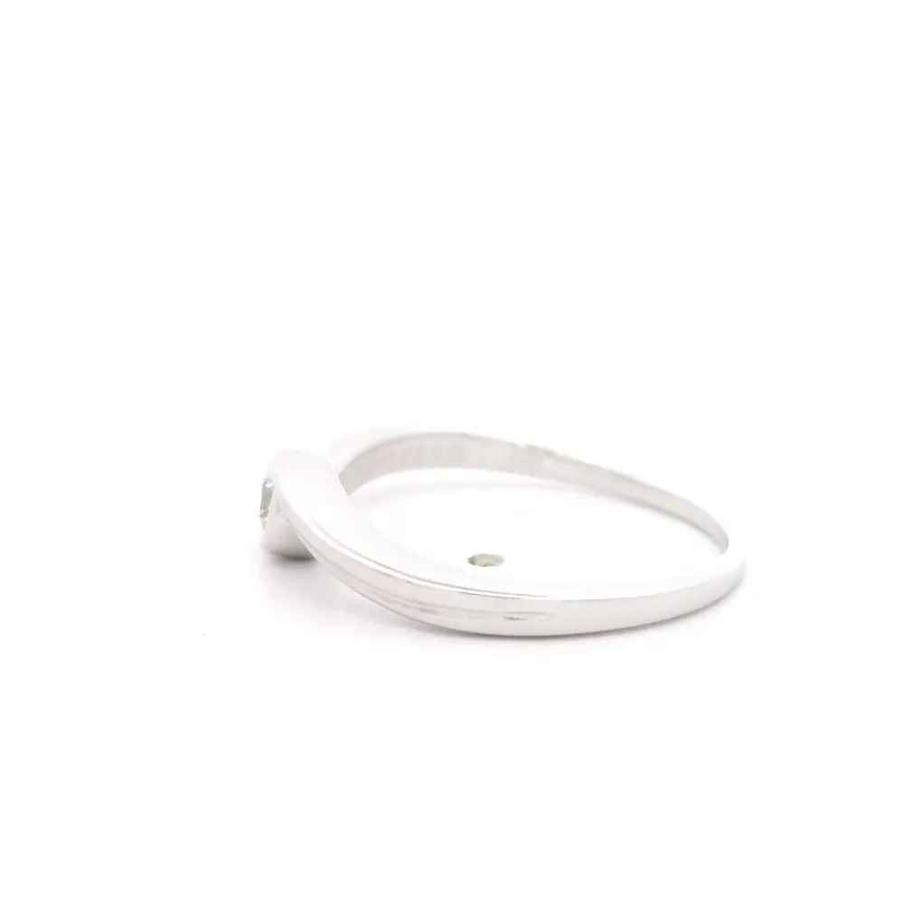 Anillo de Oro Rodinado 18K Solitario Crossed con 1 Diamante