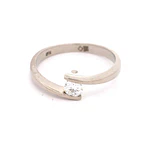 Anillo Solitario Crossed 18K Oro Blanco con Diamante