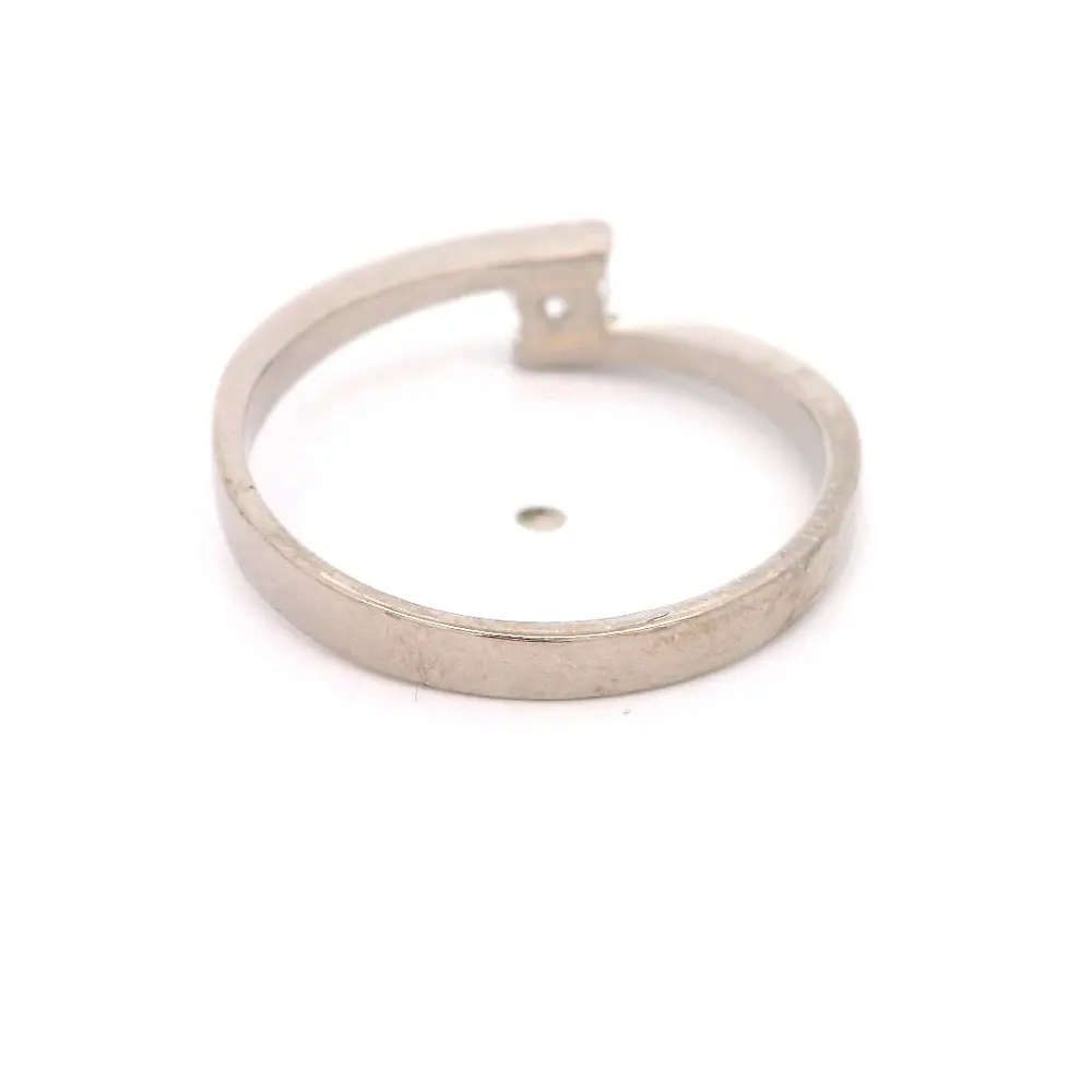 Anillo Solitario Crossed 18K Oro Blanco con Diamante