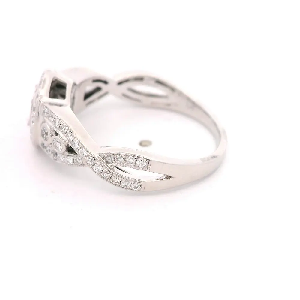 Anillo Halo Calado Cruzado 18K Rodinado con 66 Diamantes