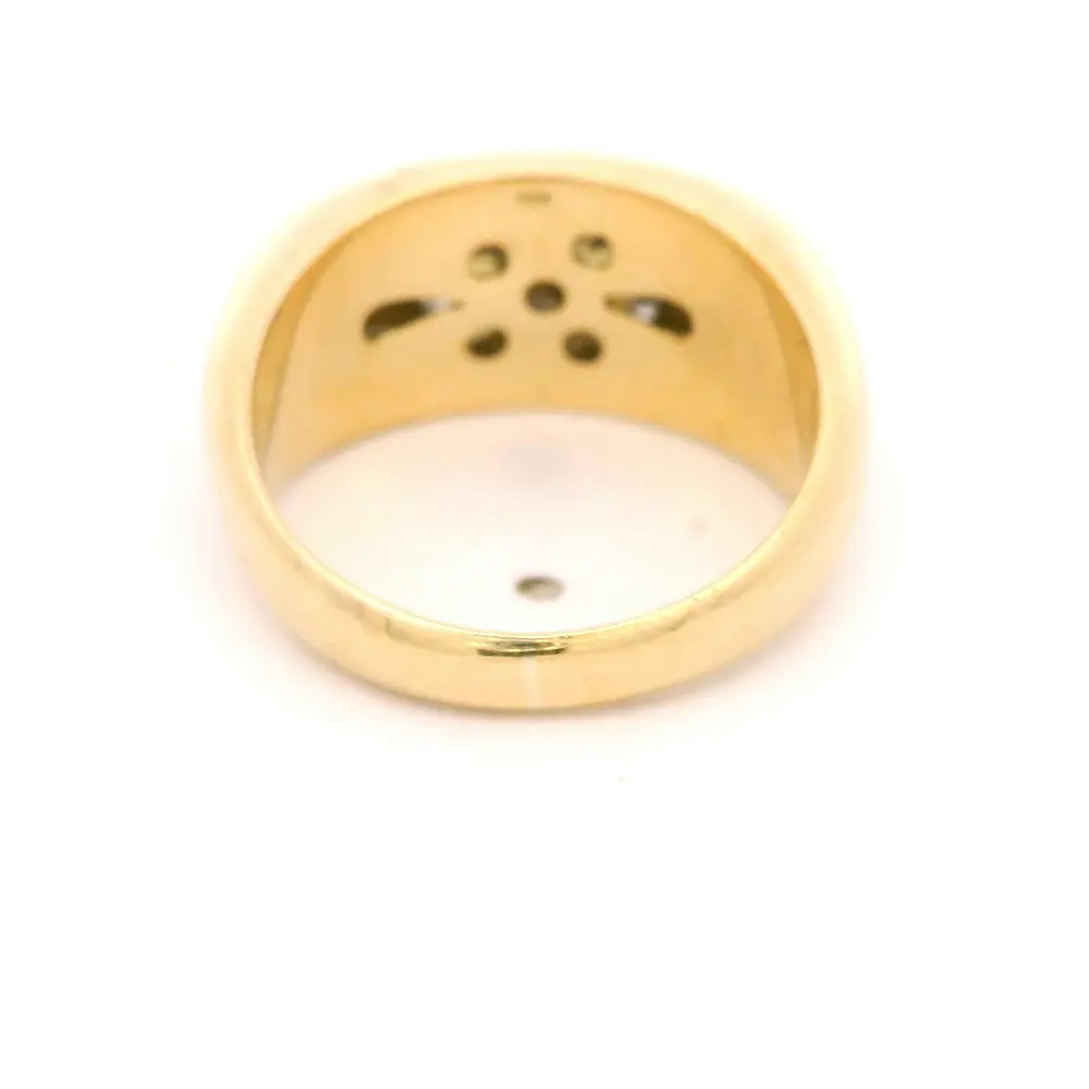 Anillo Bombé Ovalado 18K Oro Amarillo con 16 Diamantes
