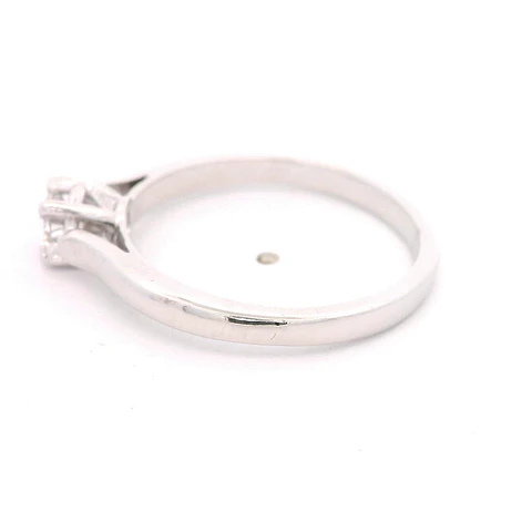 Anillo Solitario 18K Rodinado con 1 Diamante