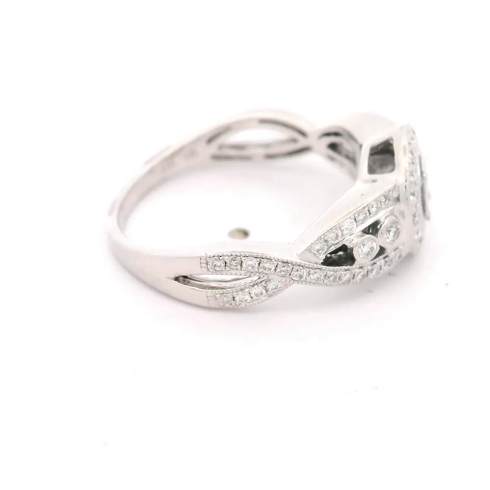 Anillo Halo Calado Cruzado 18K Rodinado con 66 Diamantes