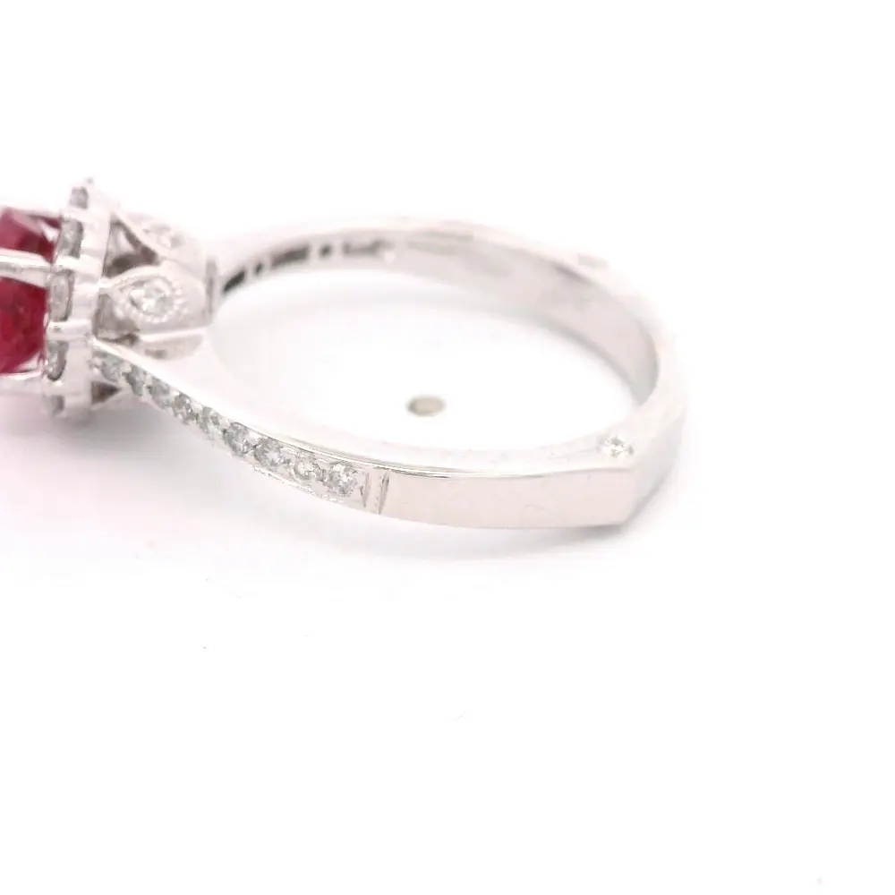 Anillo Halo 18K Rodinado con 36 Diamantes y Rubí Sintético