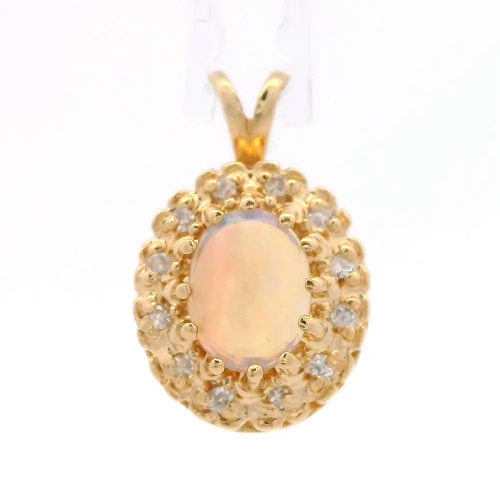 Colgante Ovalado 14K con 12 Diamantes y Ópalo Central