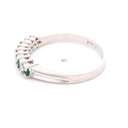 Anillo Cintillo de Platino con 4 Diamantes y 5 Esmeraldas