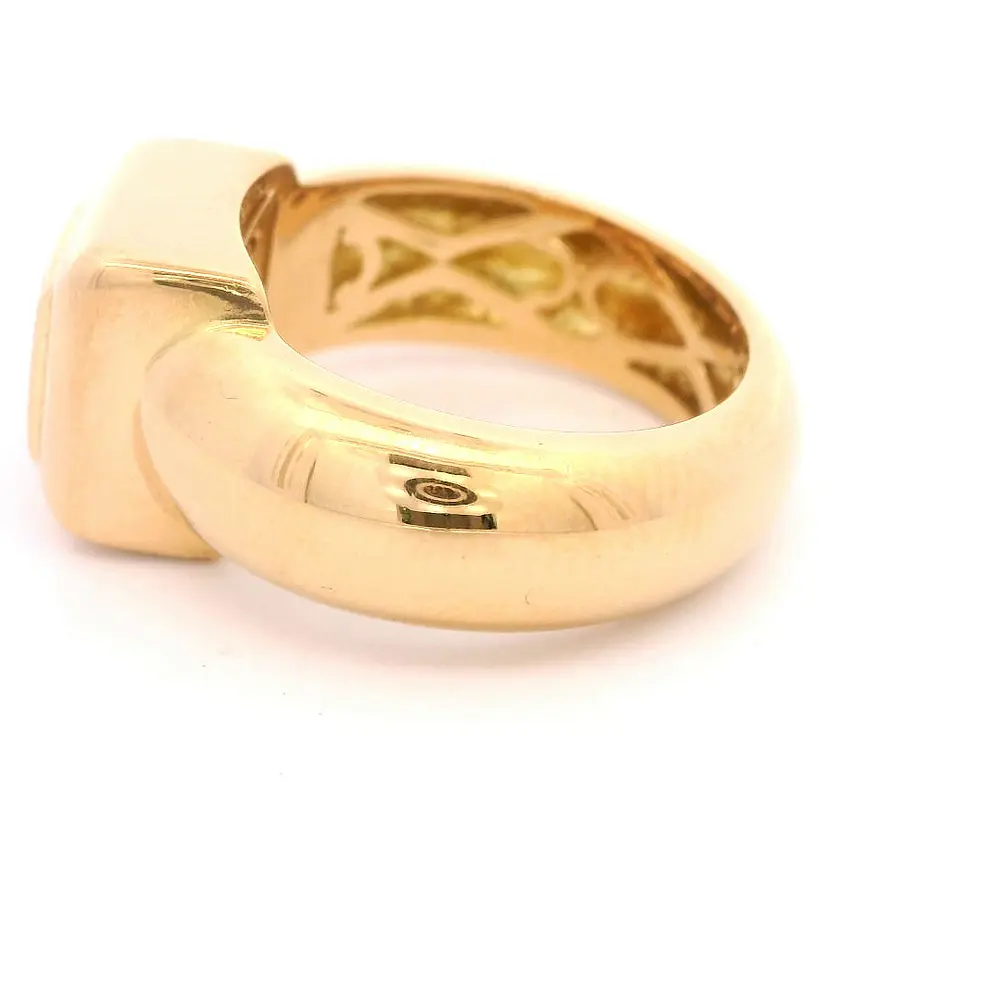 Anillo Bombé Cuadrado 18K Oro Amarillo con 9 Diamantes
