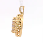 Colgante Ovalado 14K con 12 Diamantes y Ópalo Central