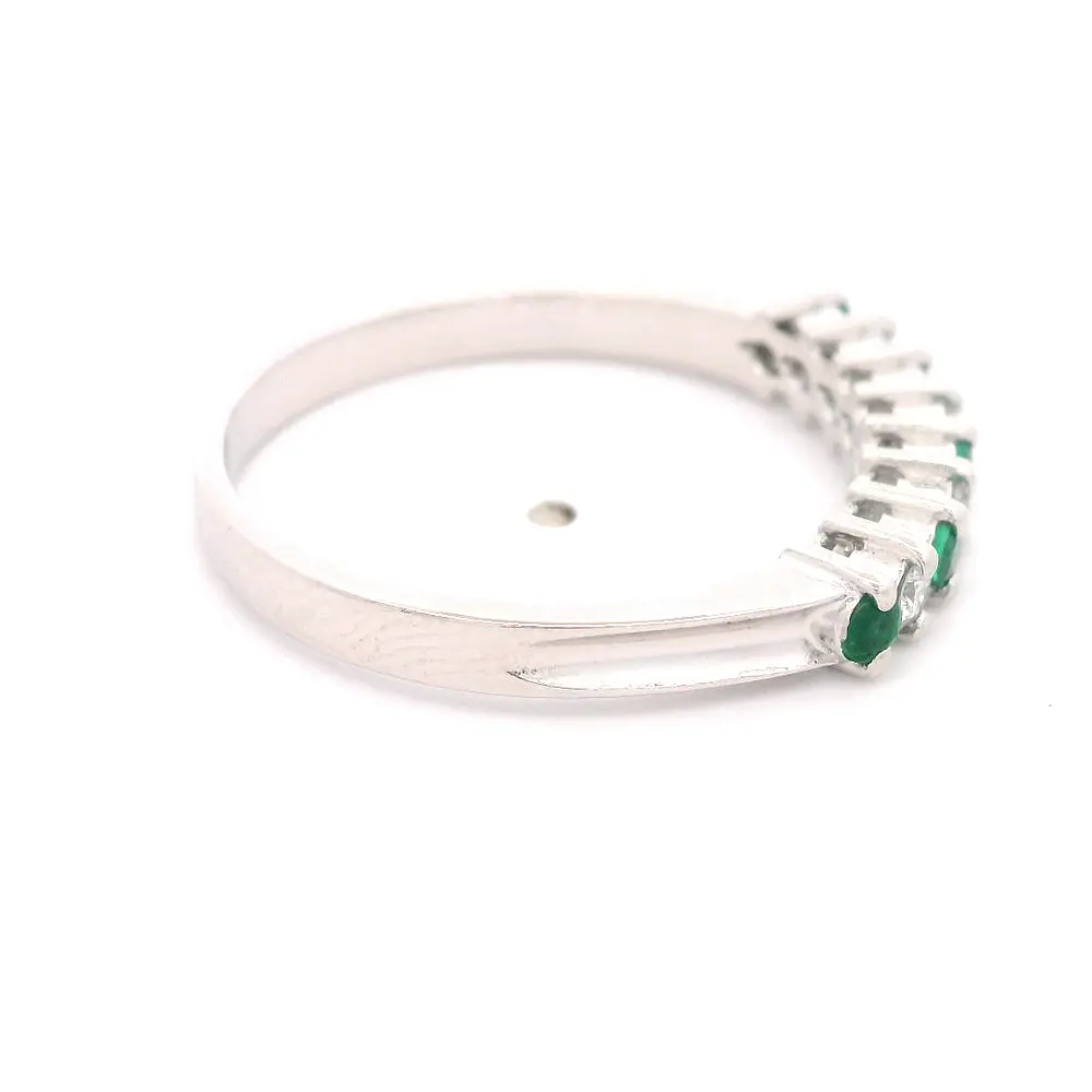 Anillo Cintillo de Platino con 4 Diamantes y 5 Esmeraldas