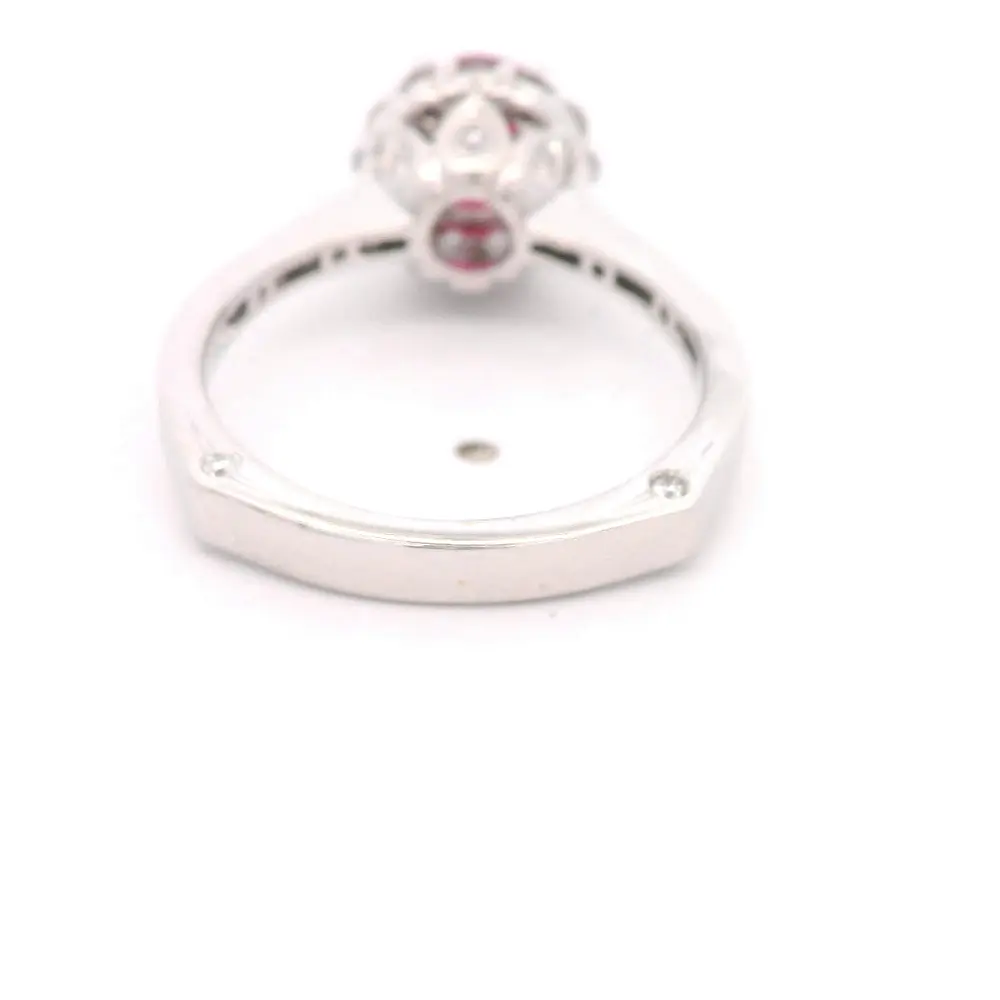 Anillo Halo 18K Rodinado con 36 Diamantes y Rubí Sintético