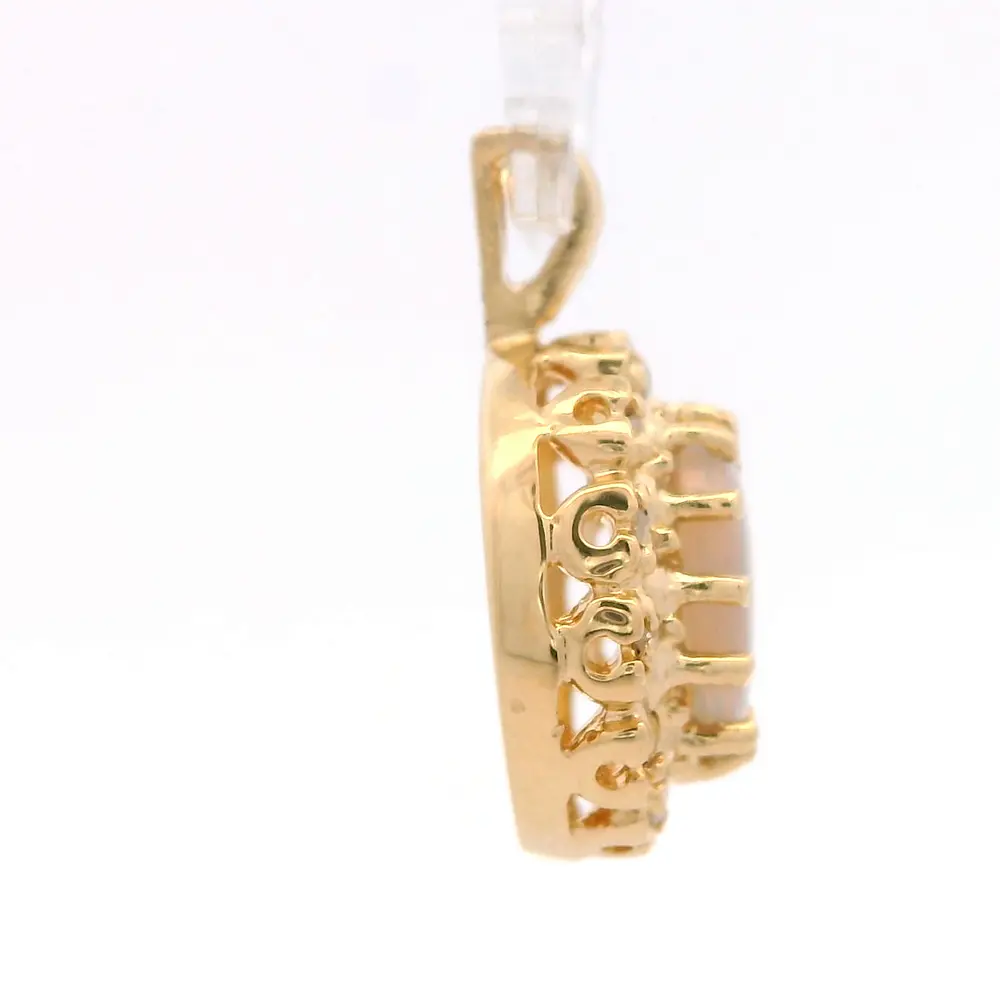 Colgante Ovalado 14K con 12 Diamantes y Ópalo Central