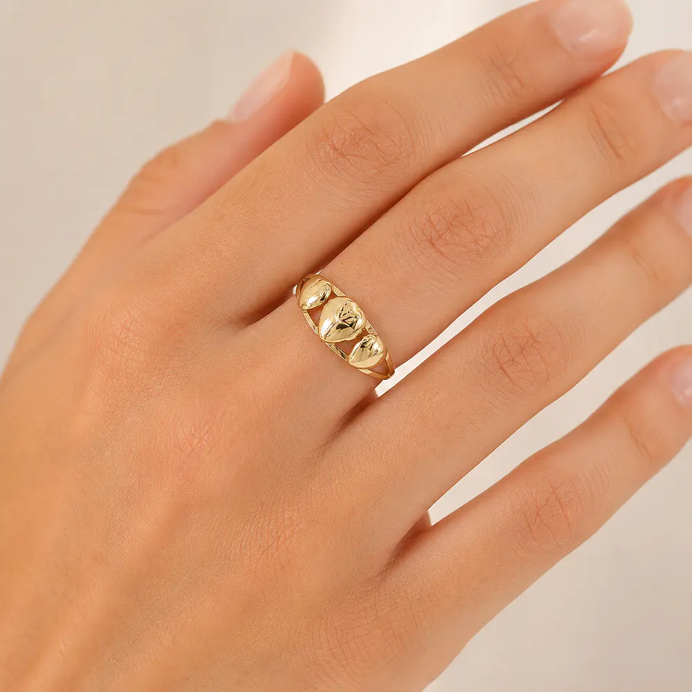 Anillo de Oro Amarillo 18K Cintillo Corazón Calado
