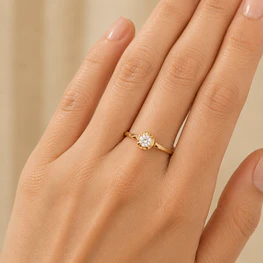 Anillo de Oro Amarillo 18K Chaton Circular