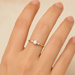Anillo De Oro Amarillo 14K Trilogy Con 3 Piedras Incoloras