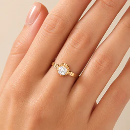 Anillo de Oro Amarillo 18K Chaton Circular
