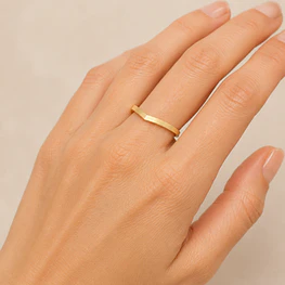 Anillo de Oro Amarillo 18K Triangular Simple