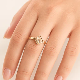 Anillo de Oro Amarillo 18K Rombo
