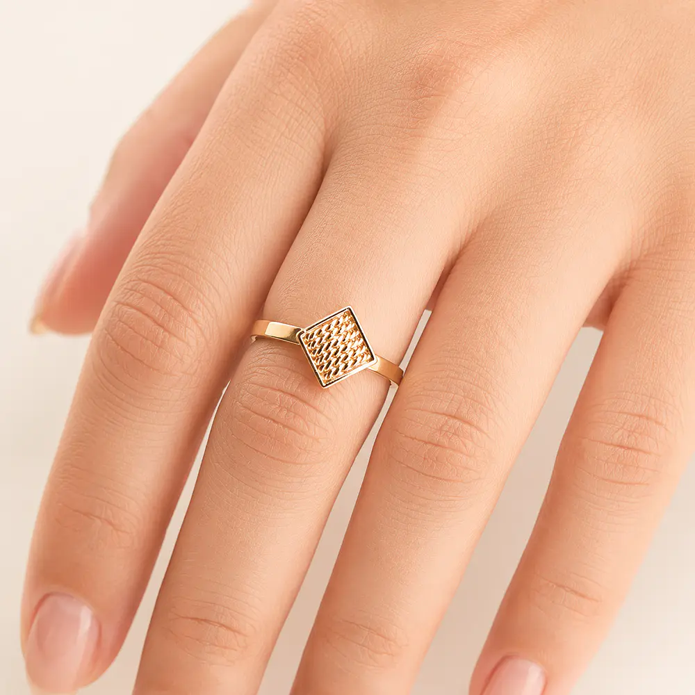 Anillo de Oro Amarillo 18K Rombo