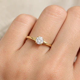 Anillo de Oro Amarillo 18K Solitario con 1 Piedra Incolora