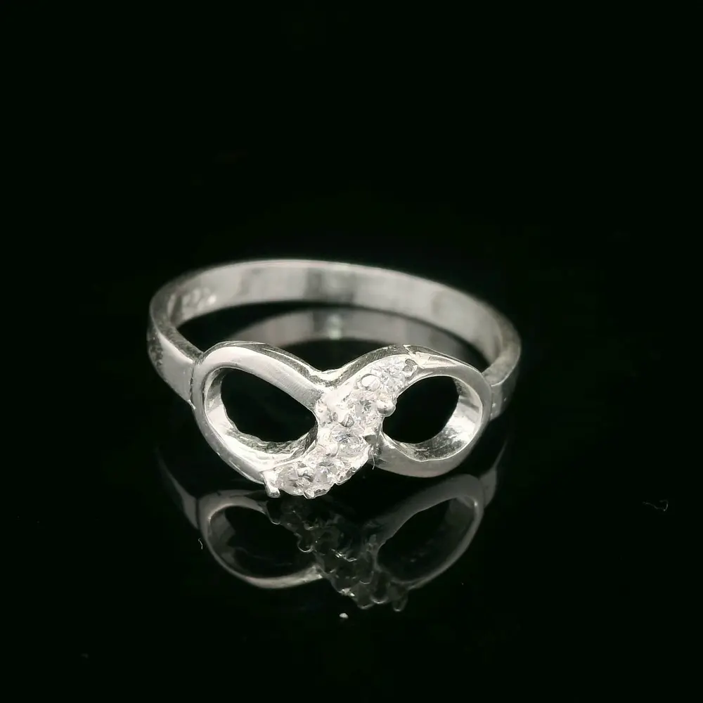 Anillo de Plata Infinito con Centro de Circones de Colores