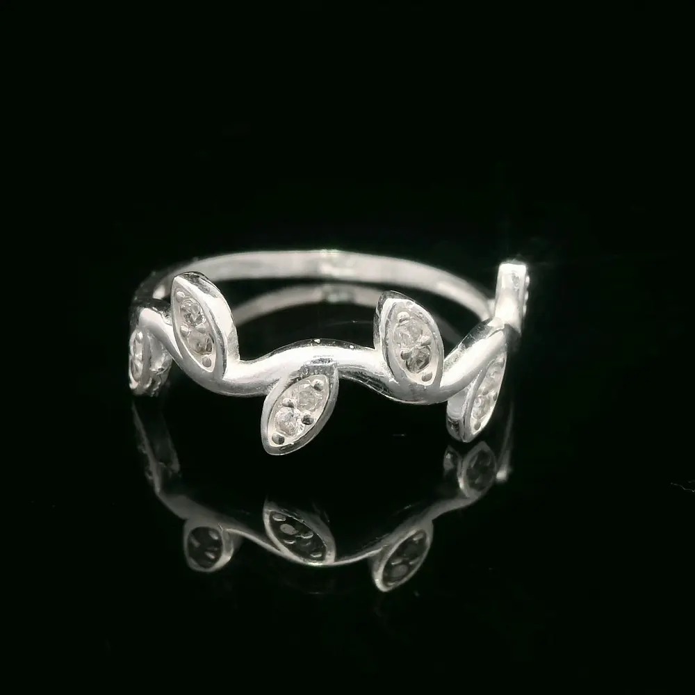 Anillo de Plata Hojas de Laurel con Circones