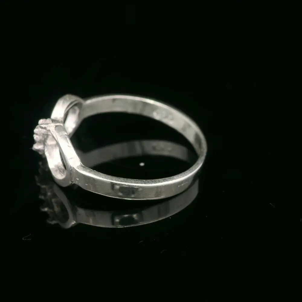 Anillo de Plata Infinito con Centro de Circones de Colores