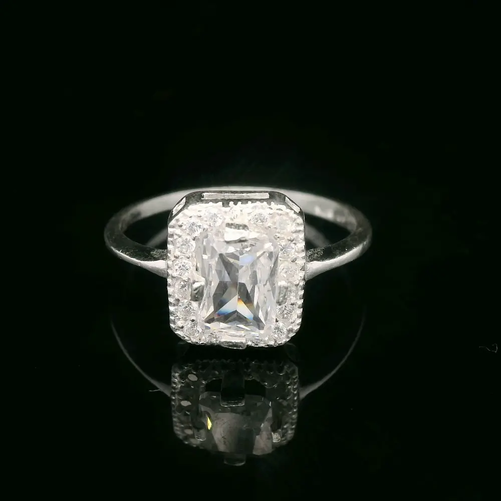 Anillo de Plata Solitario Halo con Circón Central Cuadrado