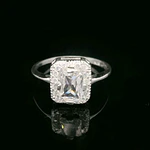 Anillo de Plata Solitario Halo con Circón Central Cuadrado