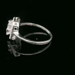 Anillo de Plata Solitario Halo con Circón Central Cuadrado