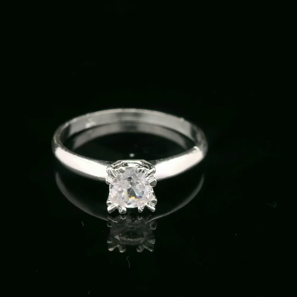 Anillo de Plata Solitario con Circón Incoloro