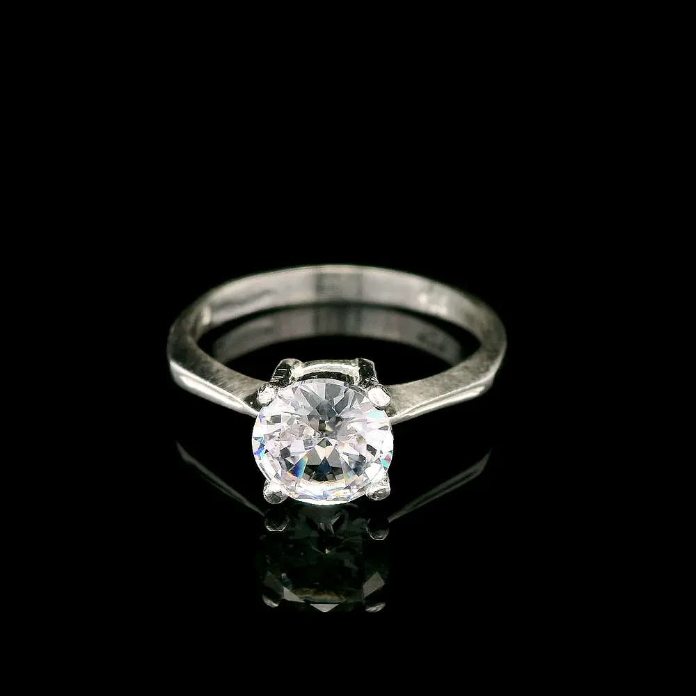 Anillo de Plata Solitario con Circón Redondo