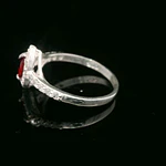 Anillo de Plata Halo Ovalado Incoloro con Circón Central de Color