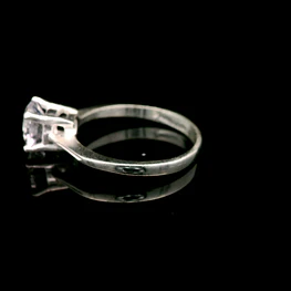 Anillo de Plata Solitario con Circón Redondo