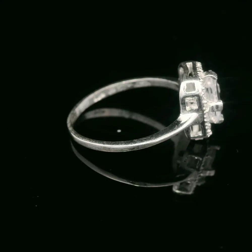 Anillo de Plata Solitario Halo con Circón Central Cuadrado