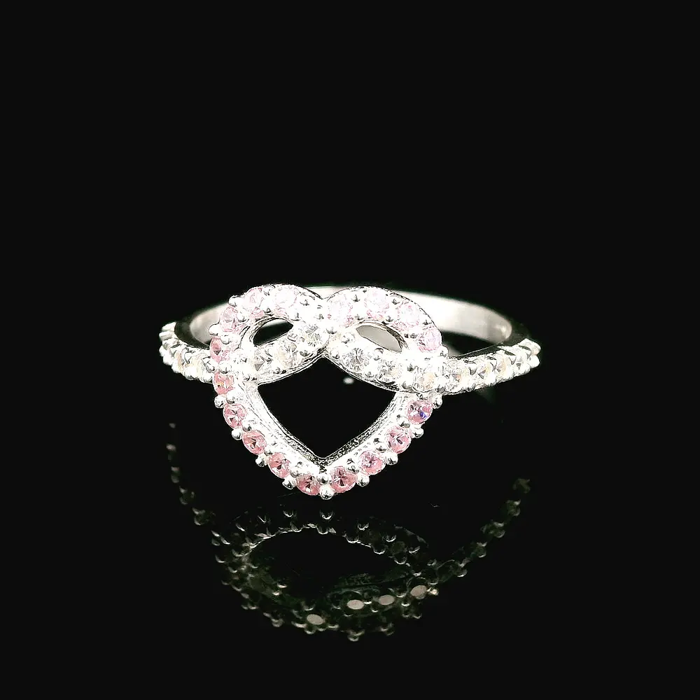 Anillo de Plata Cintillo con Corazón Central