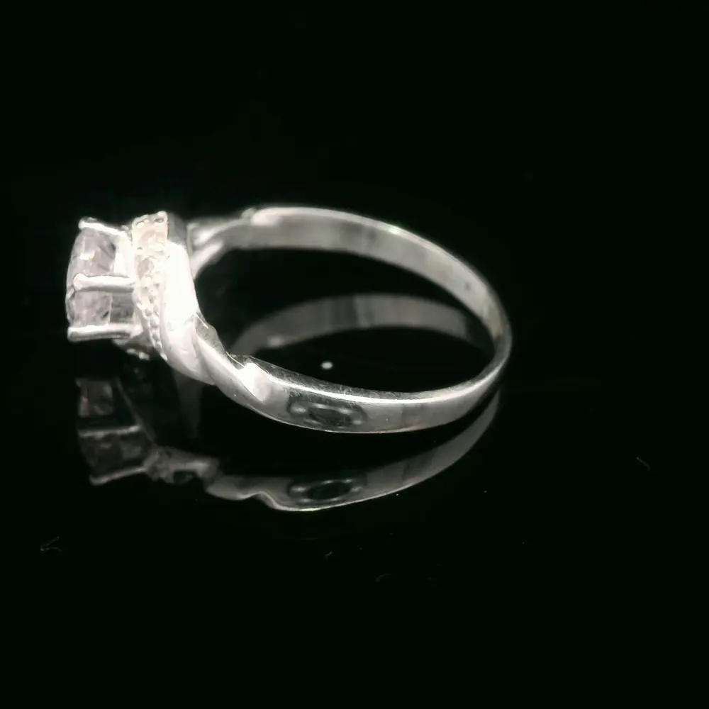 Anillo de Plata Solitario Circular con 6 Pistilos