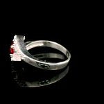 Anillo de Plata Solitario Espiral con Cintillo de Circones Incoloros y Circón Central de Color