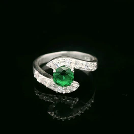 Anillo de Plata Solitario Espiral con Cintillo de Circones Incoloros