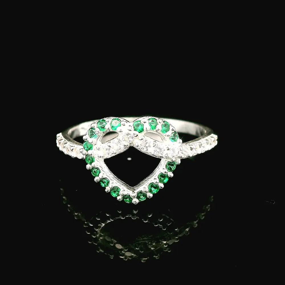 Anillo de Plata Argolla con Corazón Central y Circones