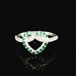 Anillo de Plata Argolla con Corazón Central y Circones