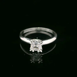 Anillo de Plata Solitario con Circón Incoloro