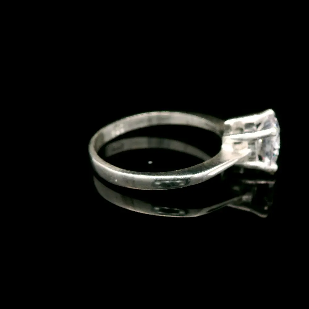 Anillo de Plata Solitario con Circón Redondo