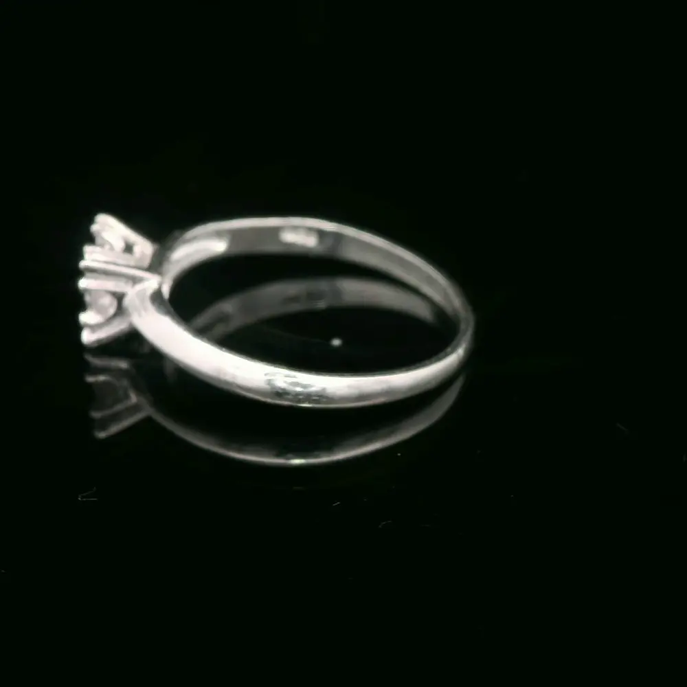 Anillo de Plata Solitario con Circón Incoloro