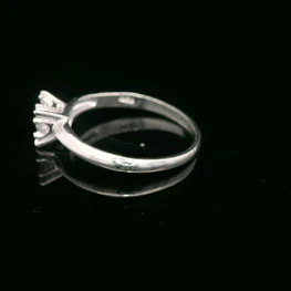 Anillo de Plata Solitario con Circón Incoloro