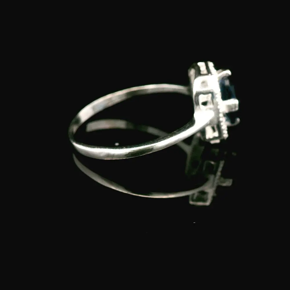 Anillo de Plata Solitario Halo con Circón Central Cuadrado de Color