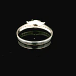 Anillo de Plata con Circón Central de Color