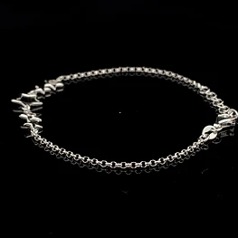 Pulsera de Plata Limada con Silueta de Estrella Central y Estrellas