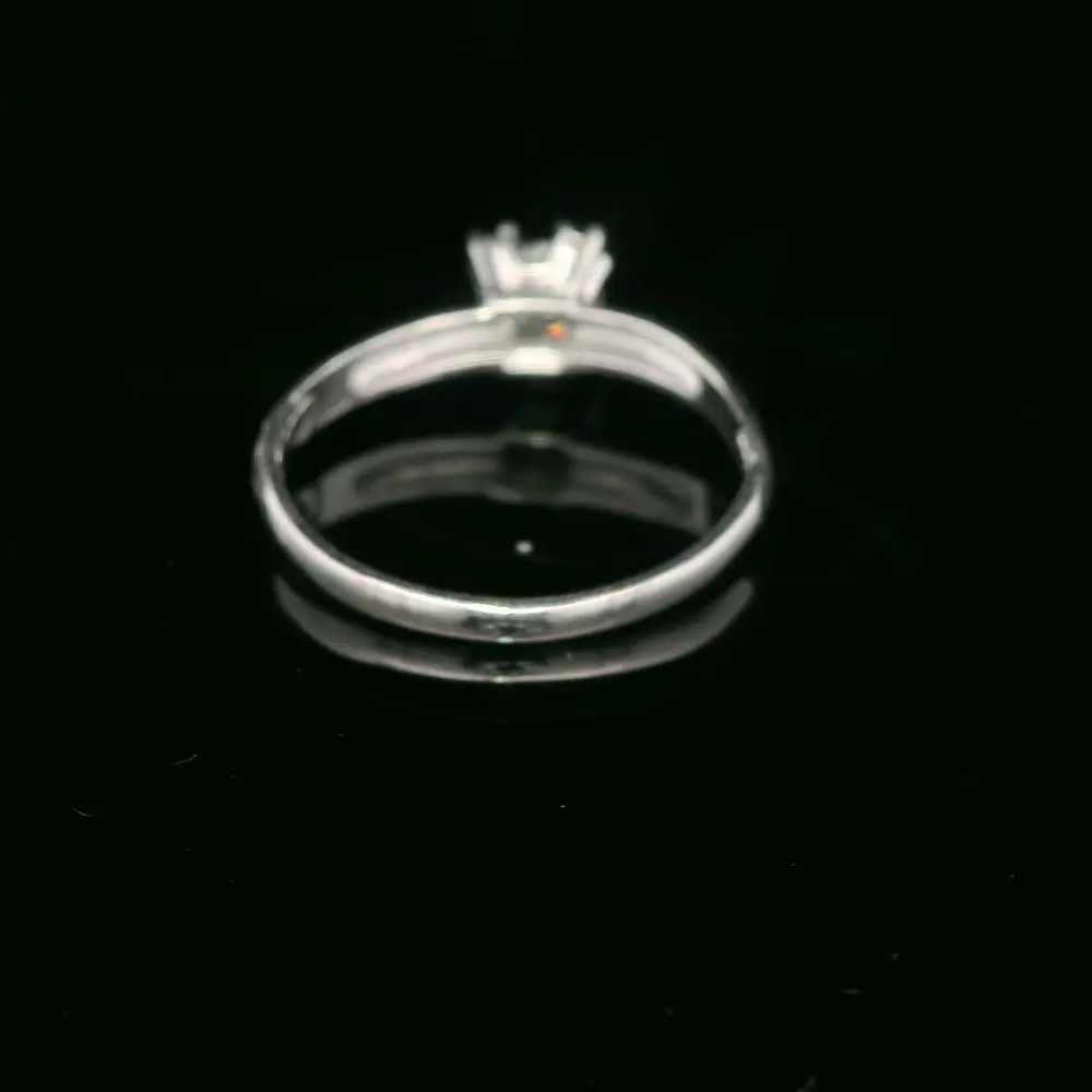 Anillo de Plata Solitario con Circón Incoloro
