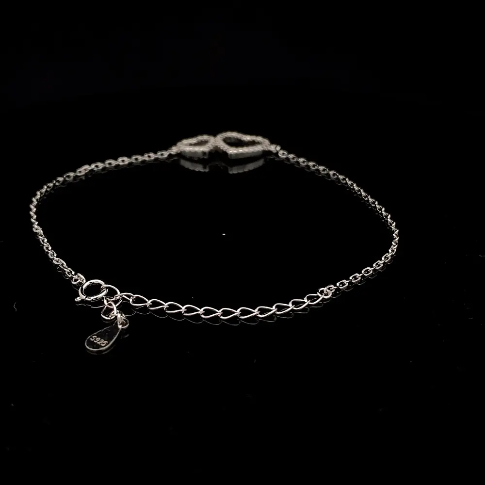 Tobillera de Plata con Dos Corazones y Piedras Incoloras Incrustadas