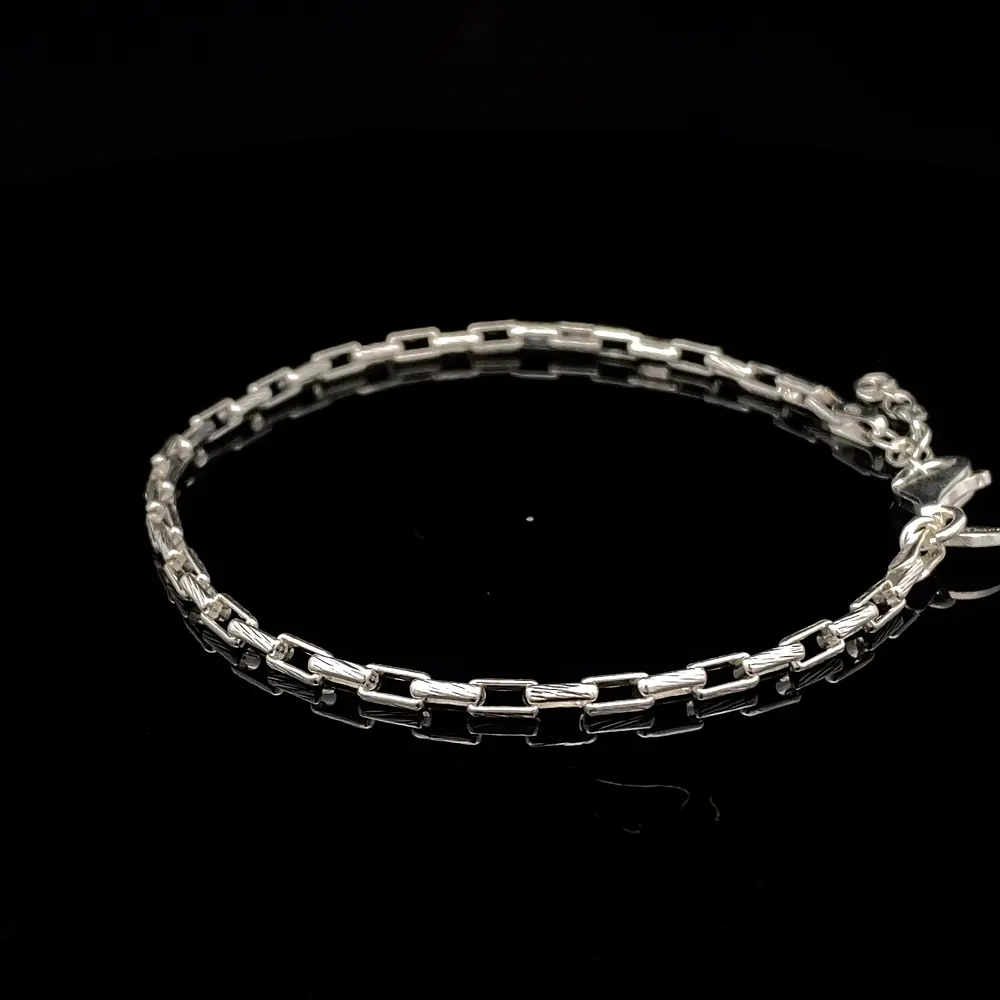 Pulsera de Plata Limada con Diseño Trenzado en Eslabones